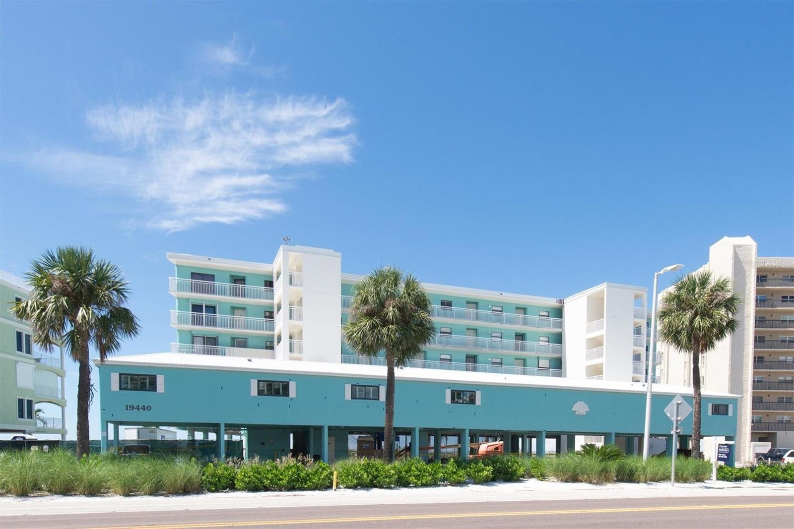 CHATEAUX CONDO - Residential