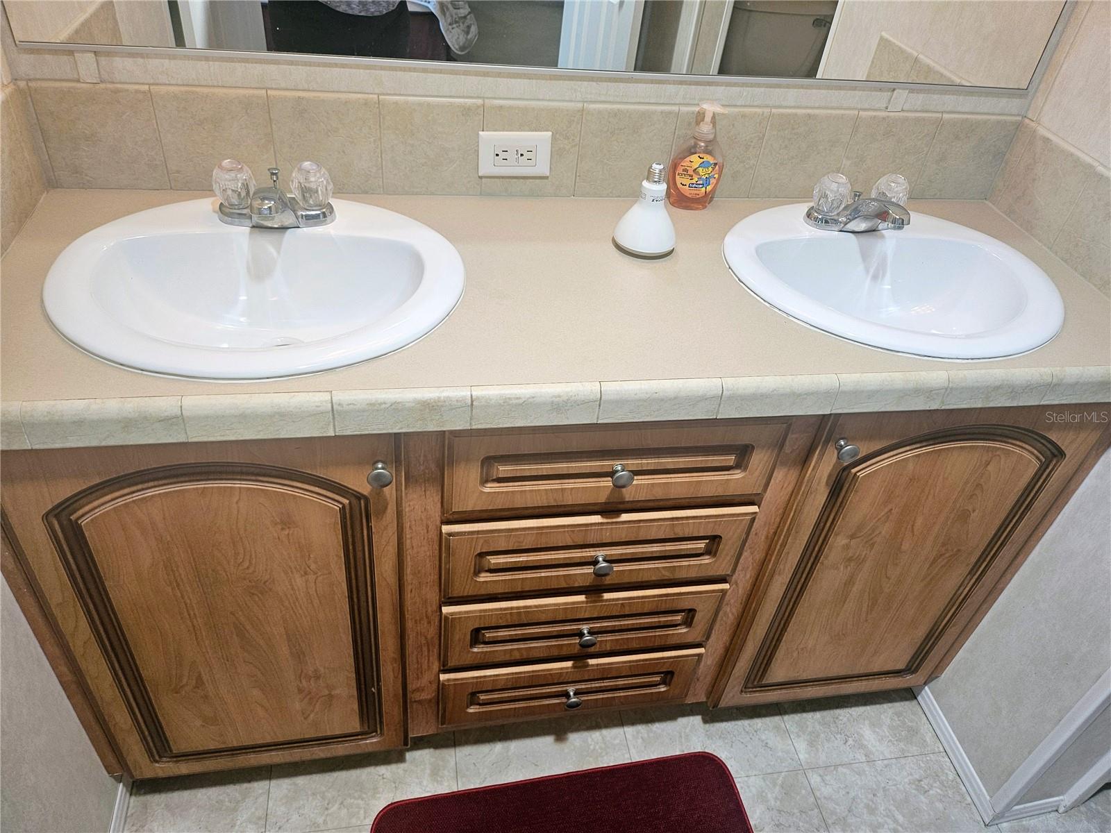 OAKWOOD MANOR - Residential