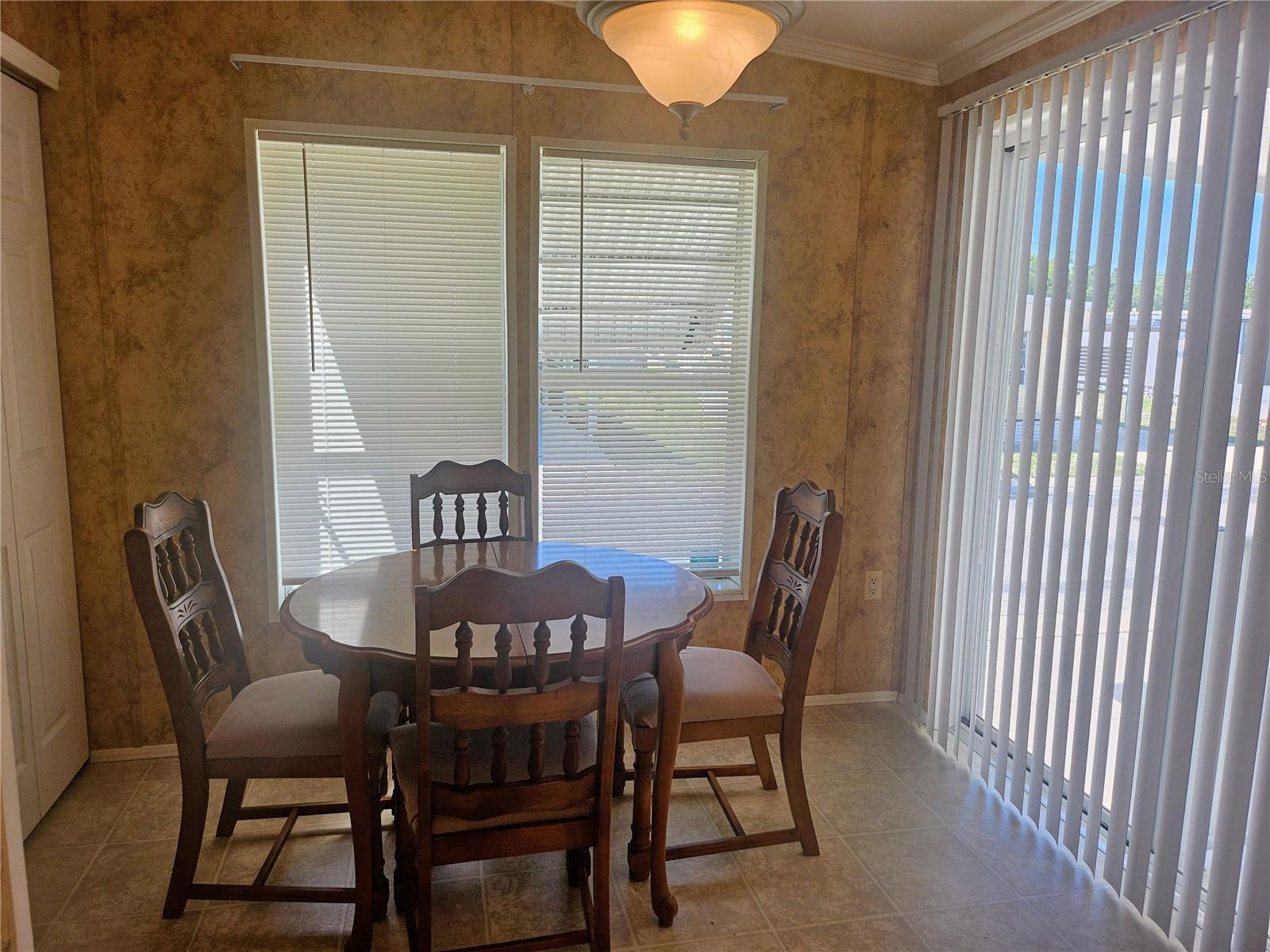 OAKWOOD MANOR - Residential