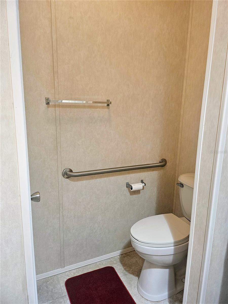 OAKWOOD MANOR - Residential