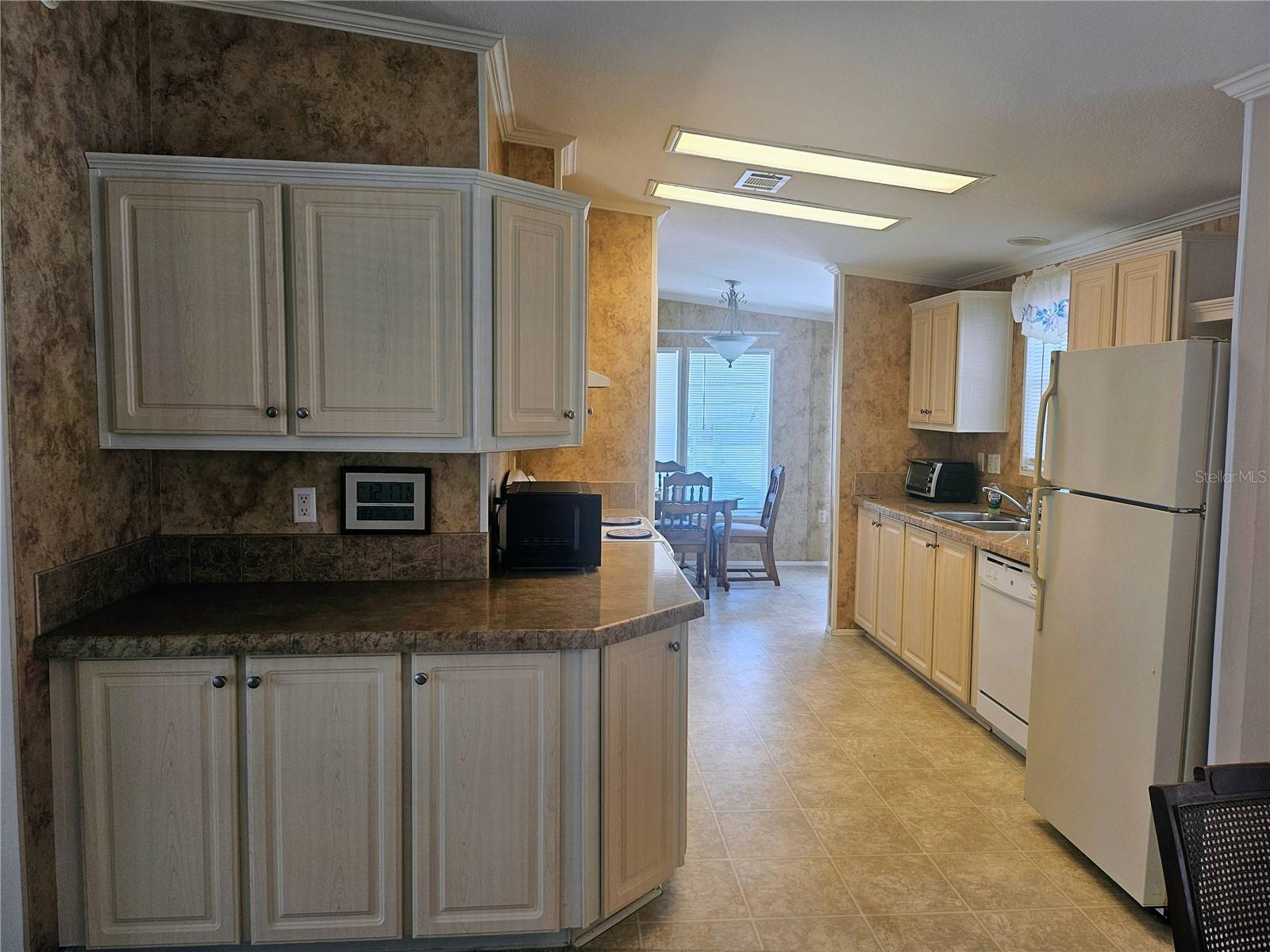 OAKWOOD MANOR - Residential