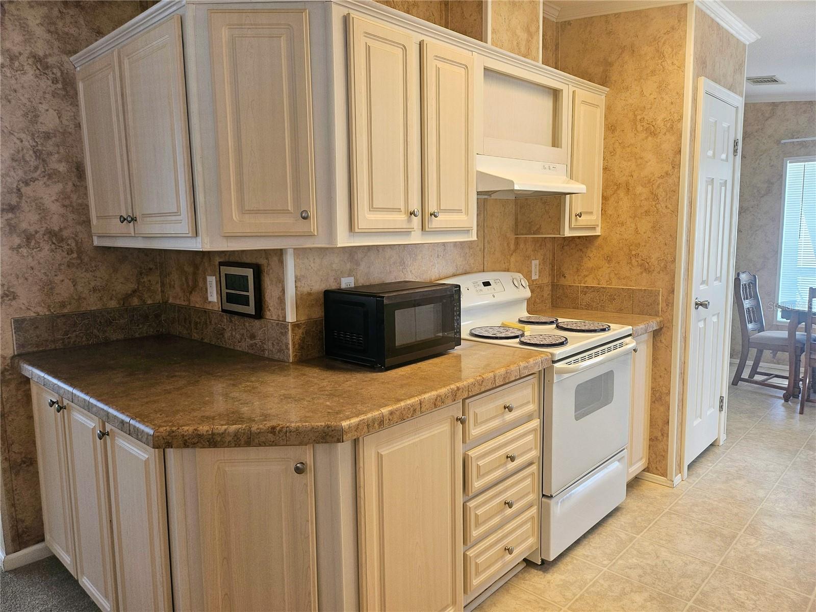 OAKWOOD MANOR - Residential