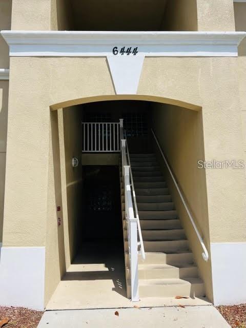 Move-in Ready 3 Bedroom / 2 Bathroom Apartment
This impeccable apartment features brand-new laminate flooring, washer and dryer included, and is located in a secure gated community. Enjoy the convenience of one assigned parking space and an easy application process.
