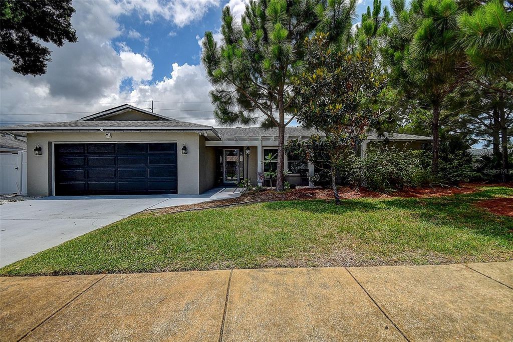 Photo of 11040 126th Terrace, Largo, FL 33778 (MLS # TB8516998)