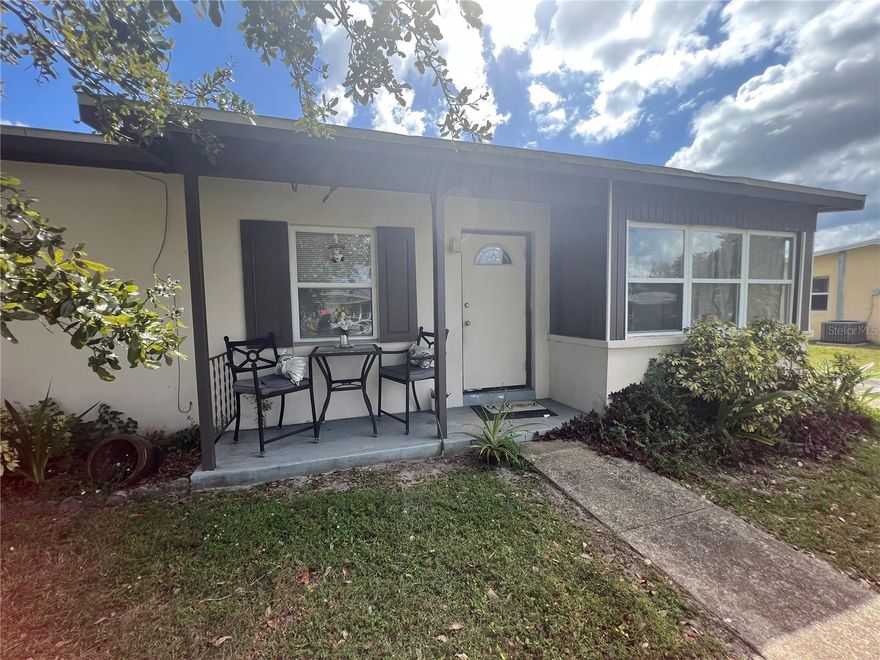 **ANNUAL**LOVELY 2/1 HOME AVAILABLE NOW** This home is UNFURNISHED, Tenant is moving out! Close to shopping & restaurants. Call for showing appointment TODAY!