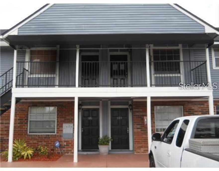 Spacious one bedroom one bath condo in pet friendly community. Bright, open layout with a screened balcony. Kitchen with granite counters and stainless steel appliances. Inside laundry with washer and dryer. Venetia Country Club features pool, clubhouse with fireplace, fitness center, a sauna. Close to Largo Central Park. Short drive to the beach. Room sizes to be verified by buyer