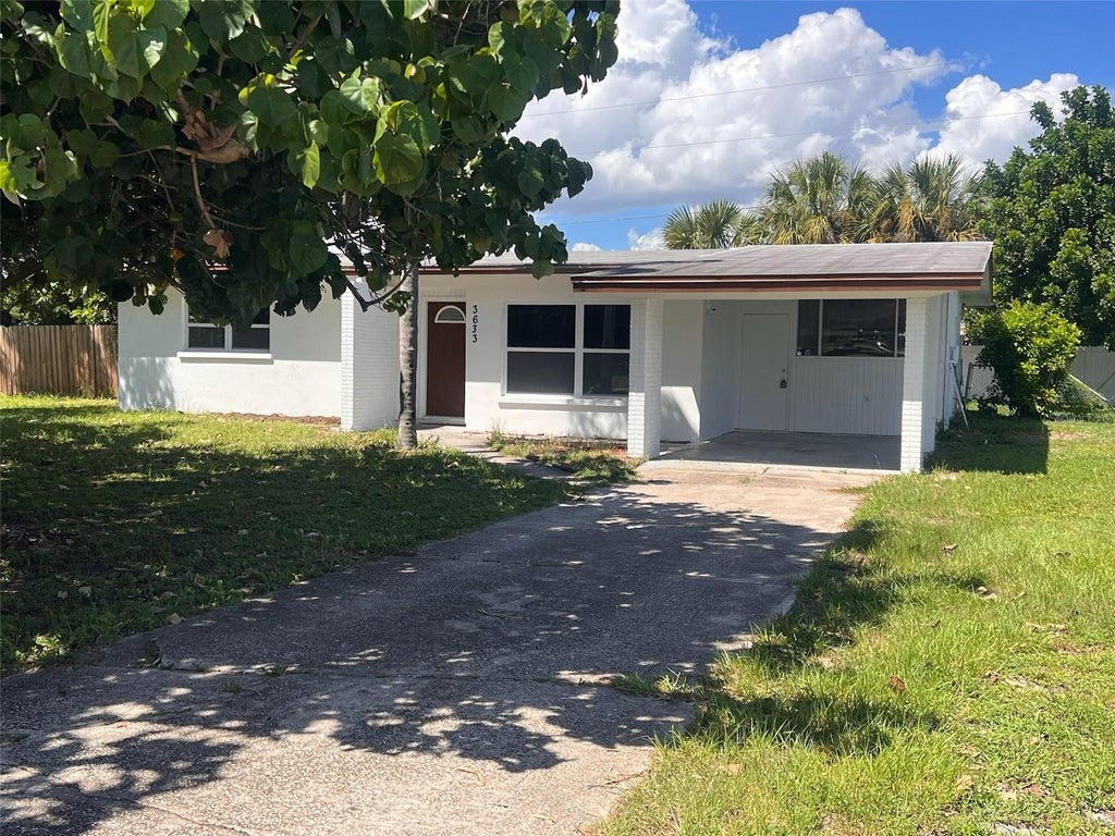 Photo of 3633 Roxane Boulevard, Sarasota, FL 34235 (MLS # A4706631)
