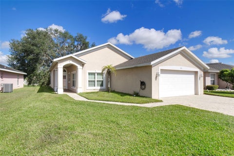 Photo of 124 High Vista Drive, Davenport, FL 33837 (MLS # O6451957)