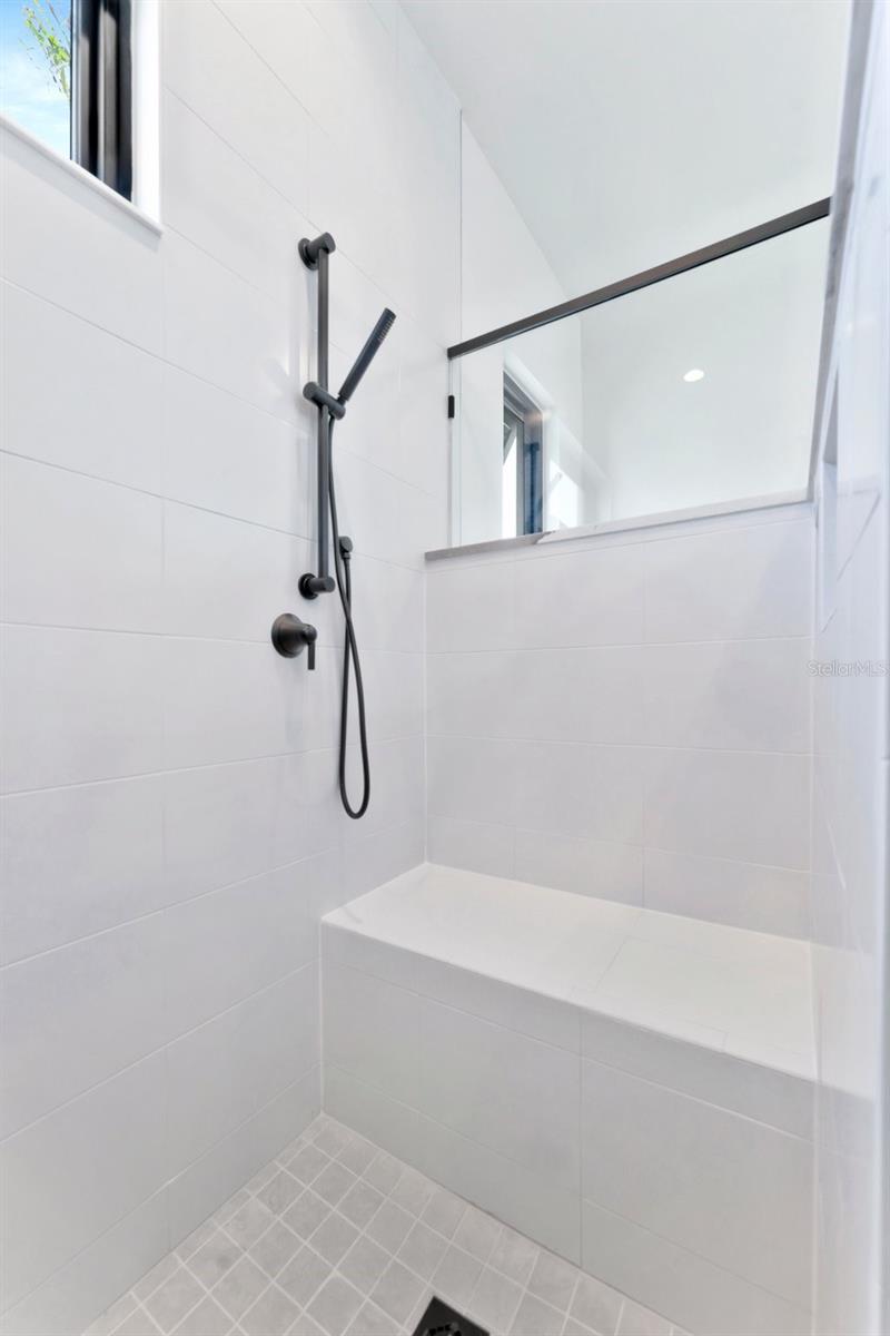 AQUA LAGOON - Residential