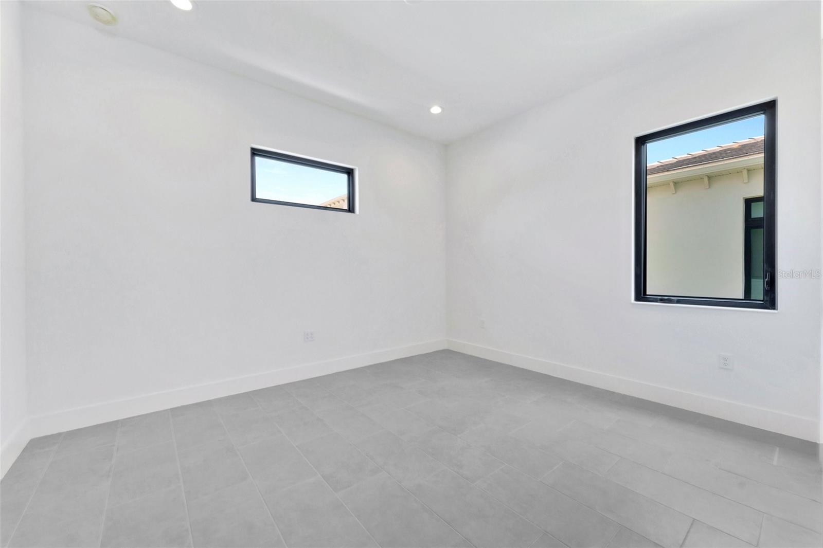 AQUA LAGOON - Residential