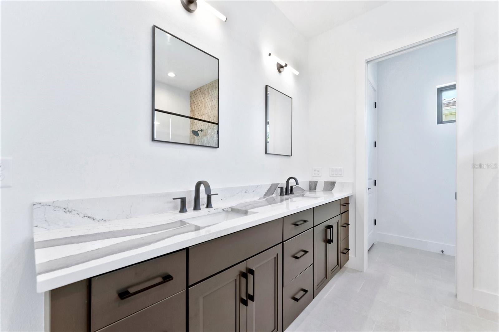 AQUA LAGOON - Residential