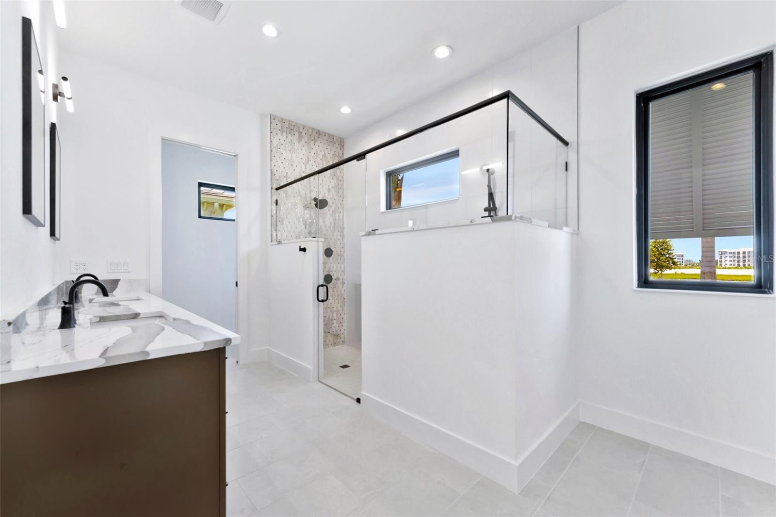 AQUA LAGOON - Residential