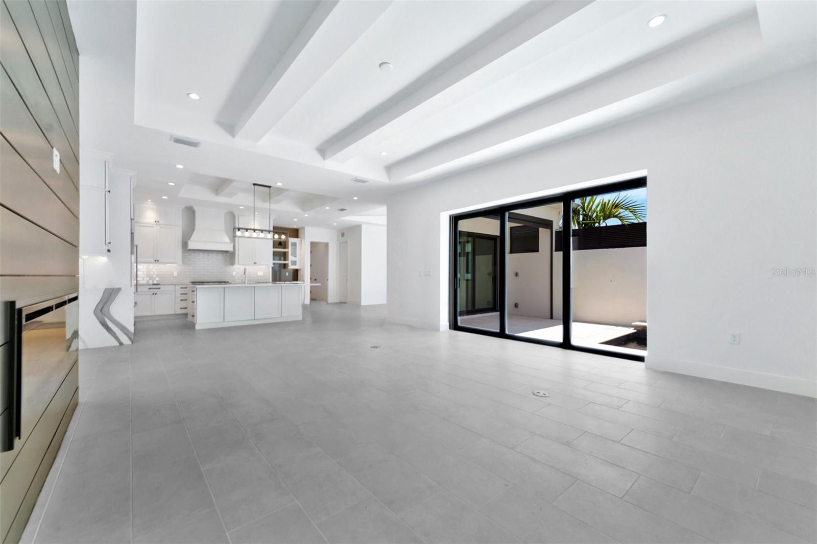 AQUA LAGOON - Residential