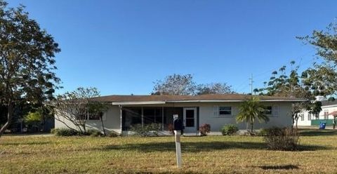 Photo of 612 E Pearce Avenue, Eagle Lake, FL 33839 (MLS # R4910247)