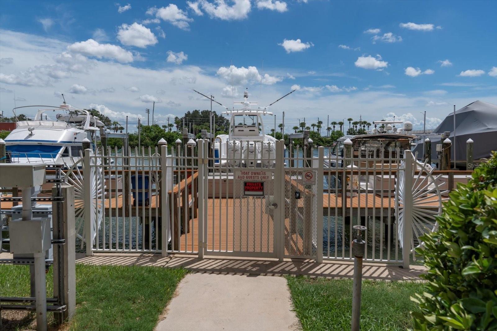 HARBORSIDE BOAT CLUB OF MADEIRA BEACH CONDO - Residential