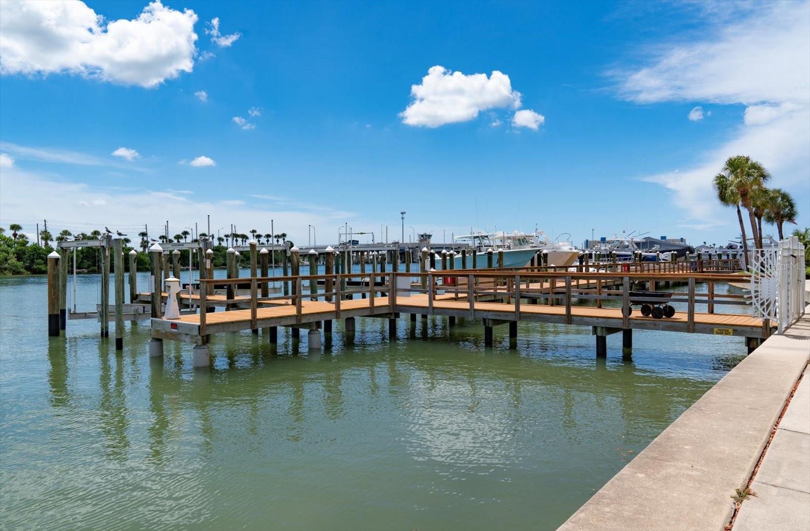 HARBORSIDE BOAT CLUB OF MADEIRA BEACH CONDO - Residential