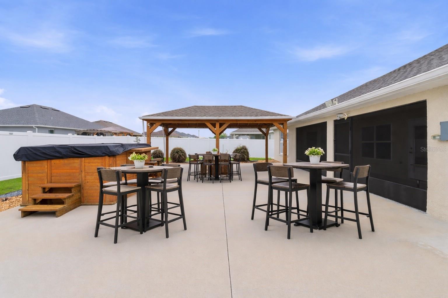 SUMMERCREST - Residential