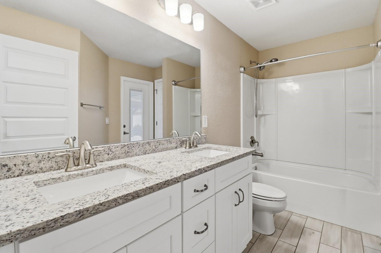 SUMMERCREST - Residential