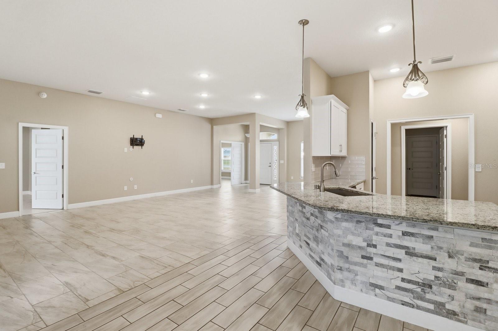 SUMMERCREST - Residential