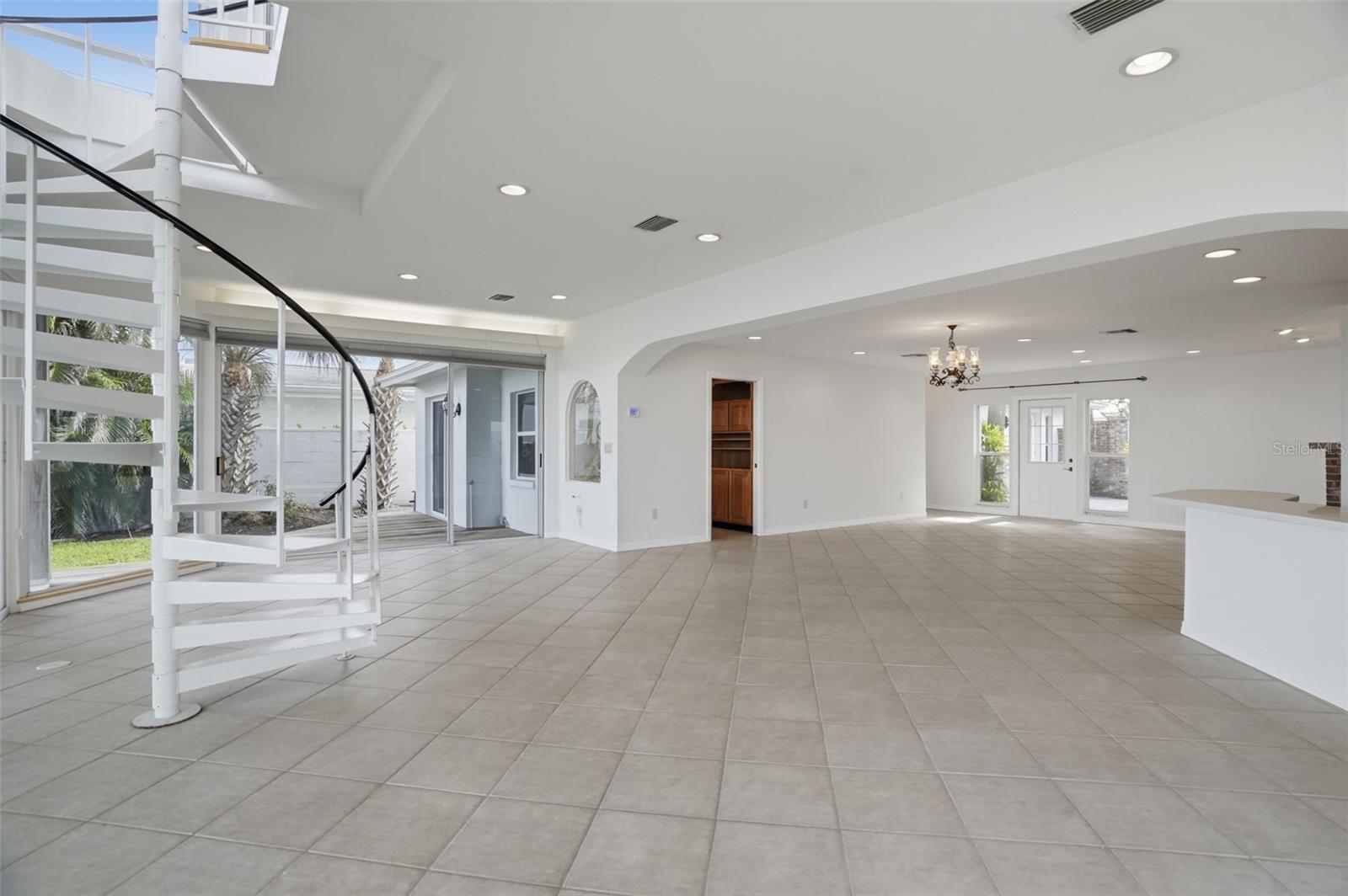VENETIAN POINT - Residential