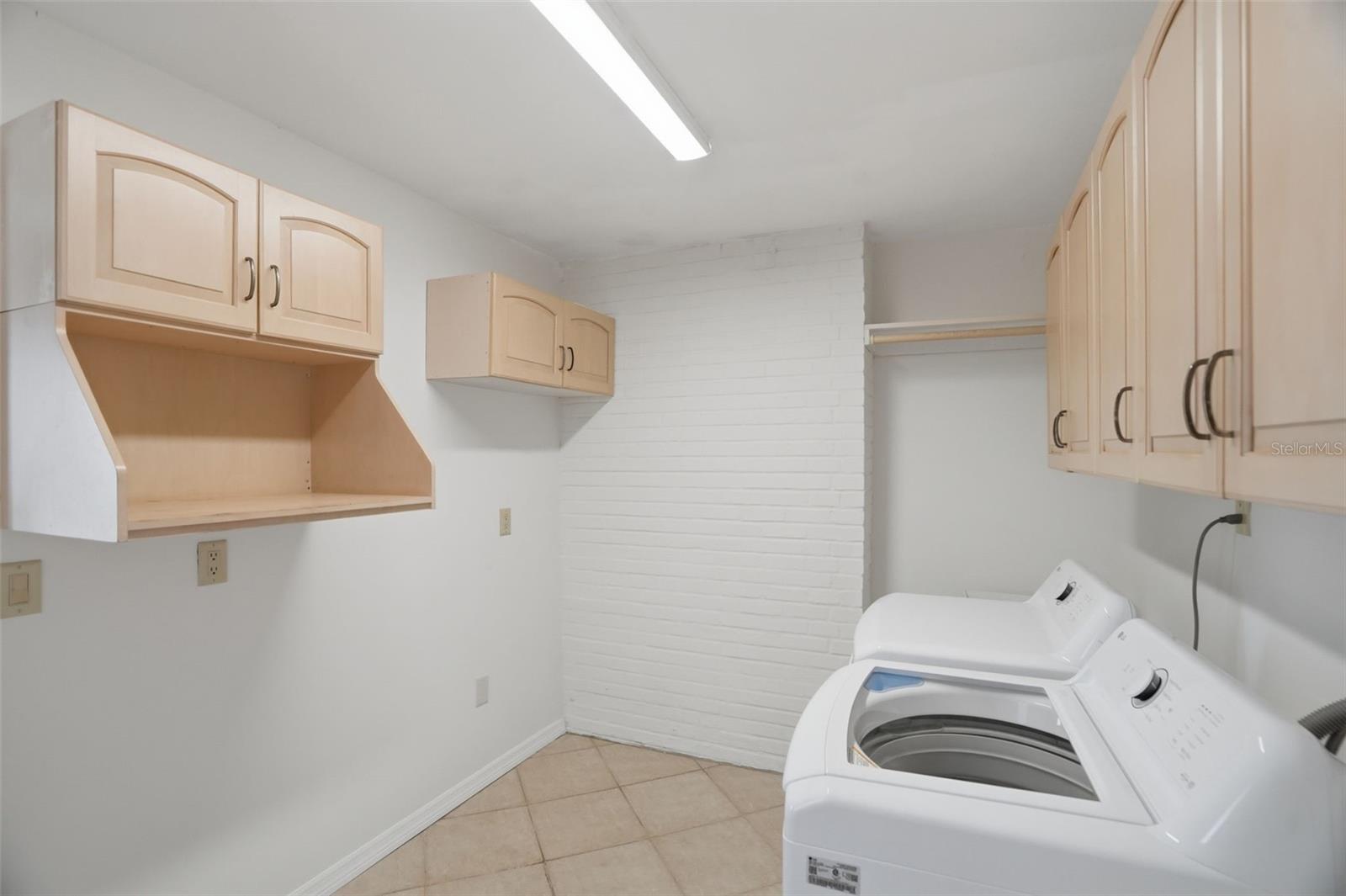 VENETIAN POINT - Residential