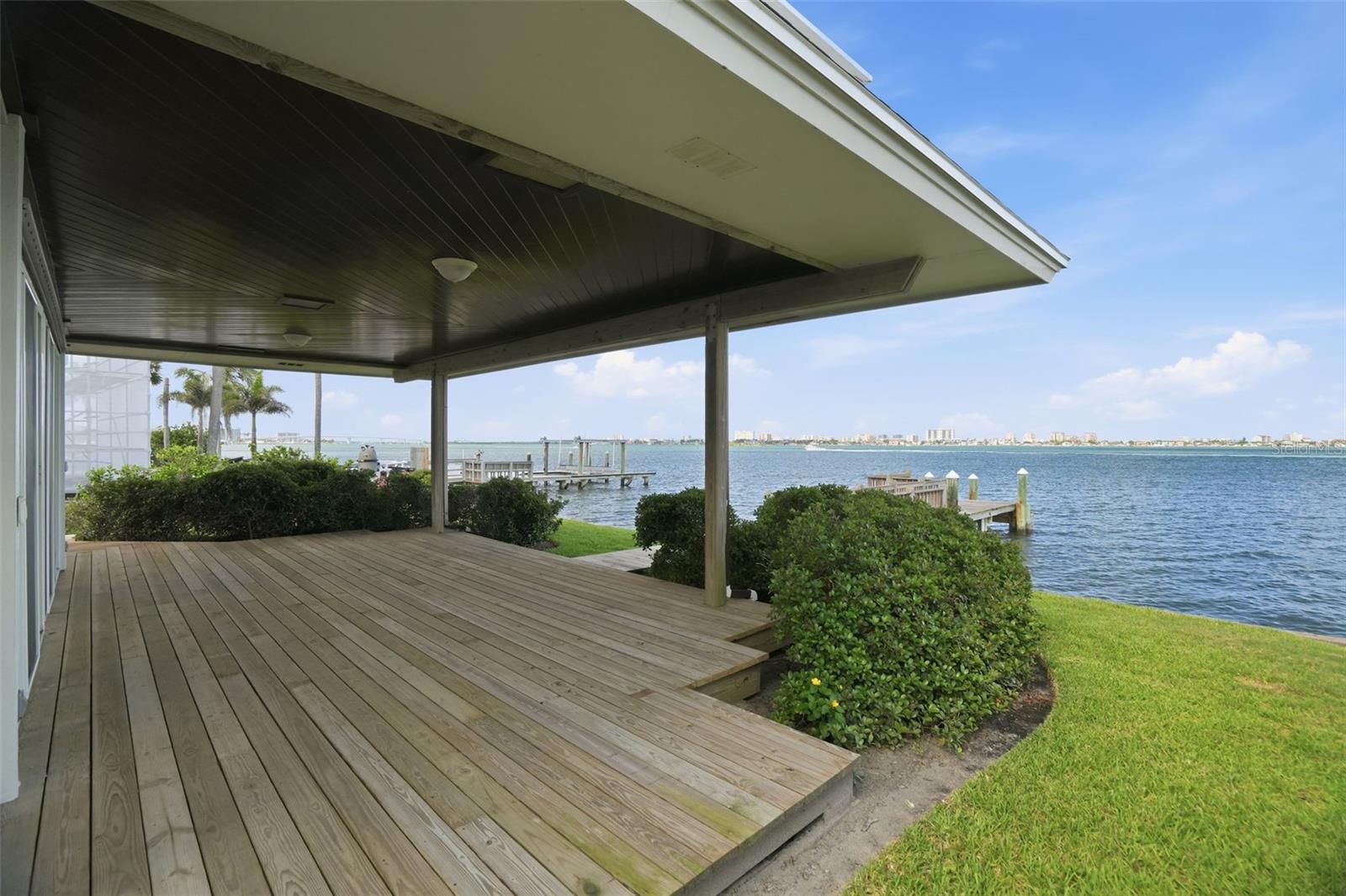 VENETIAN POINT - Residential