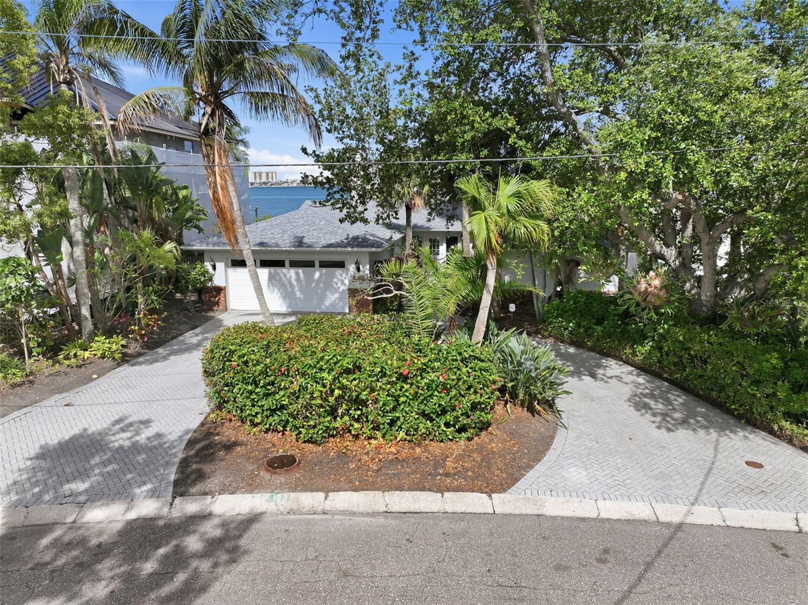 VENETIAN POINT - Residential