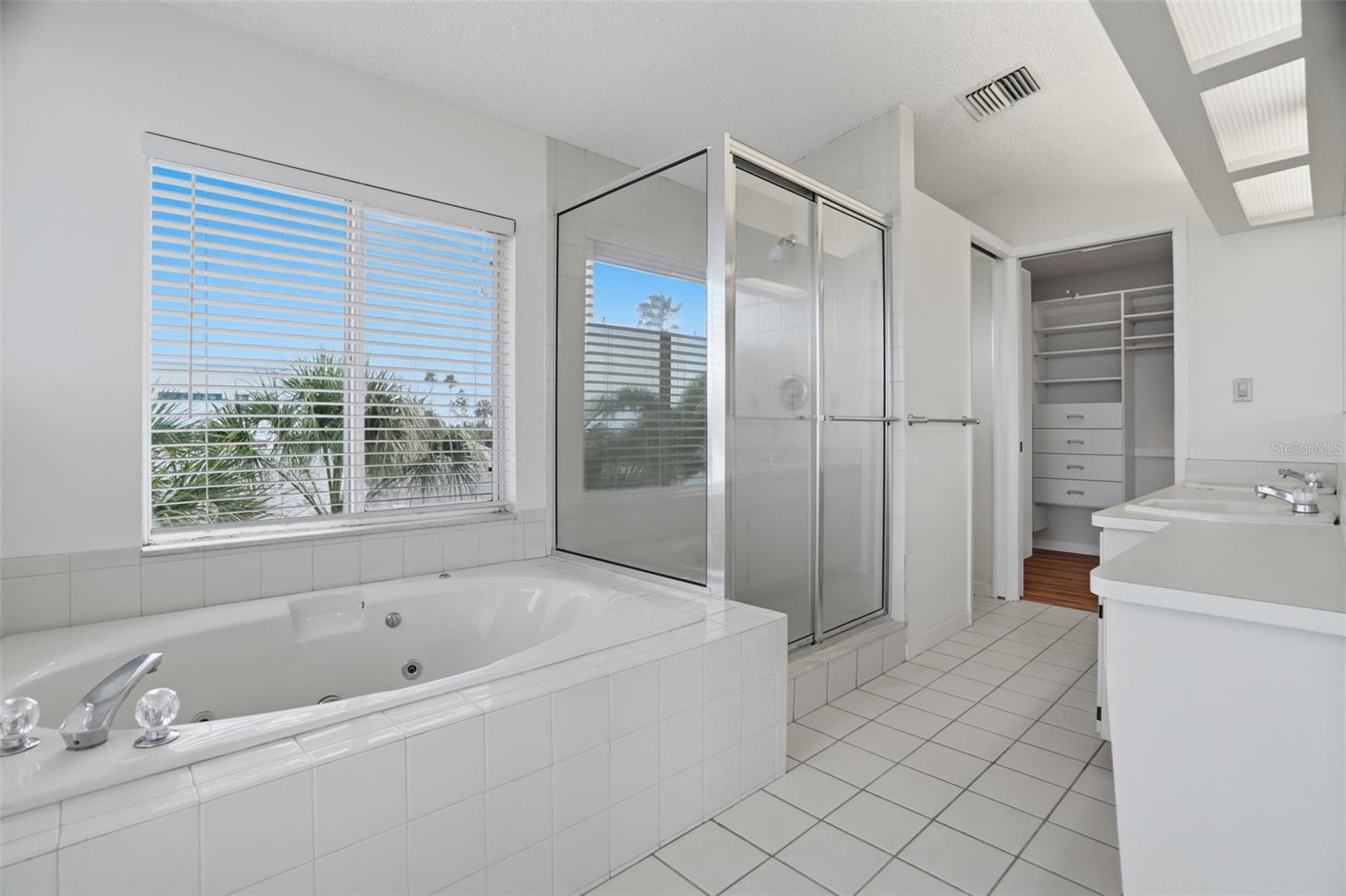 VENETIAN POINT - Residential