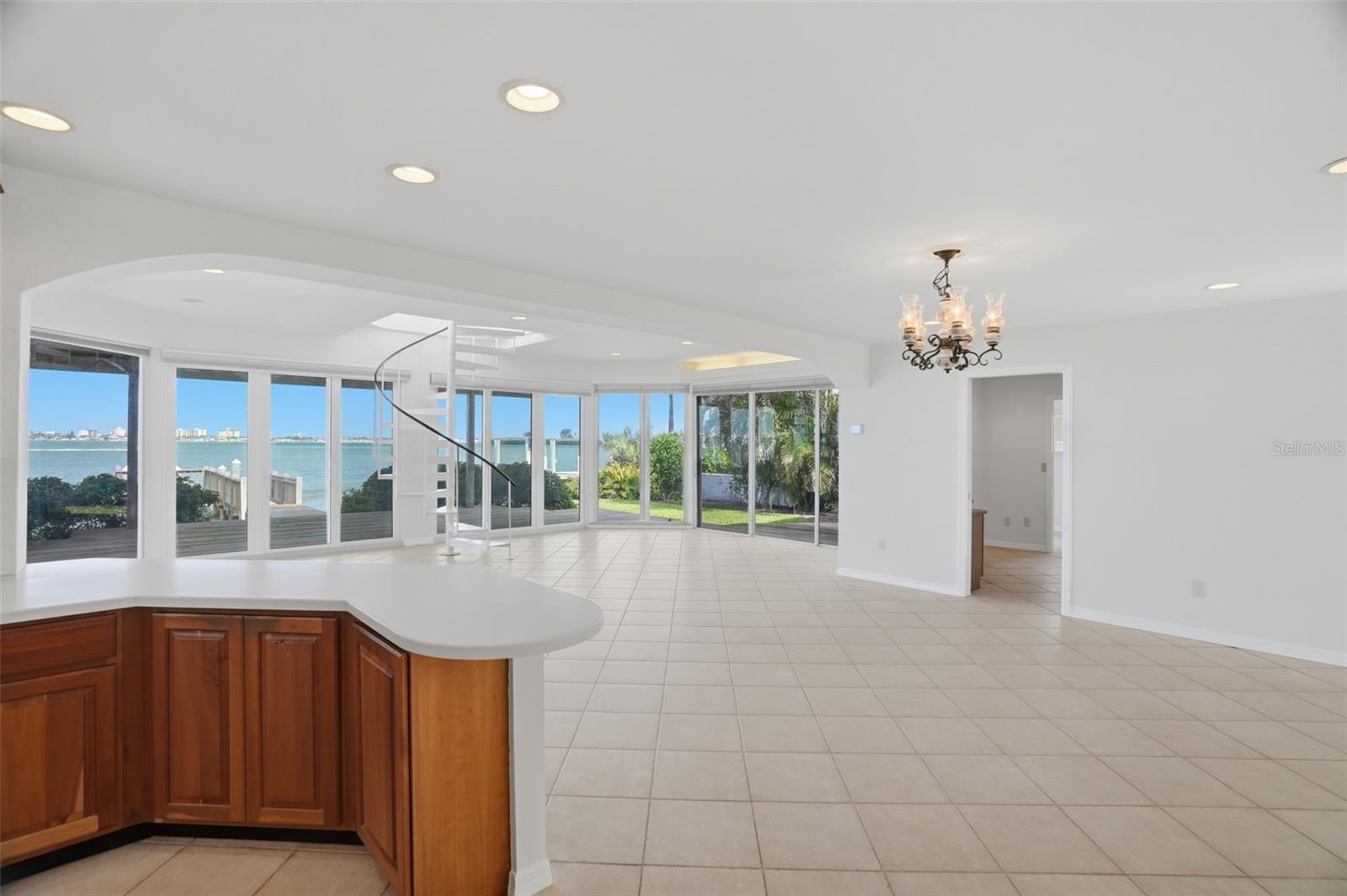 VENETIAN POINT - Residential