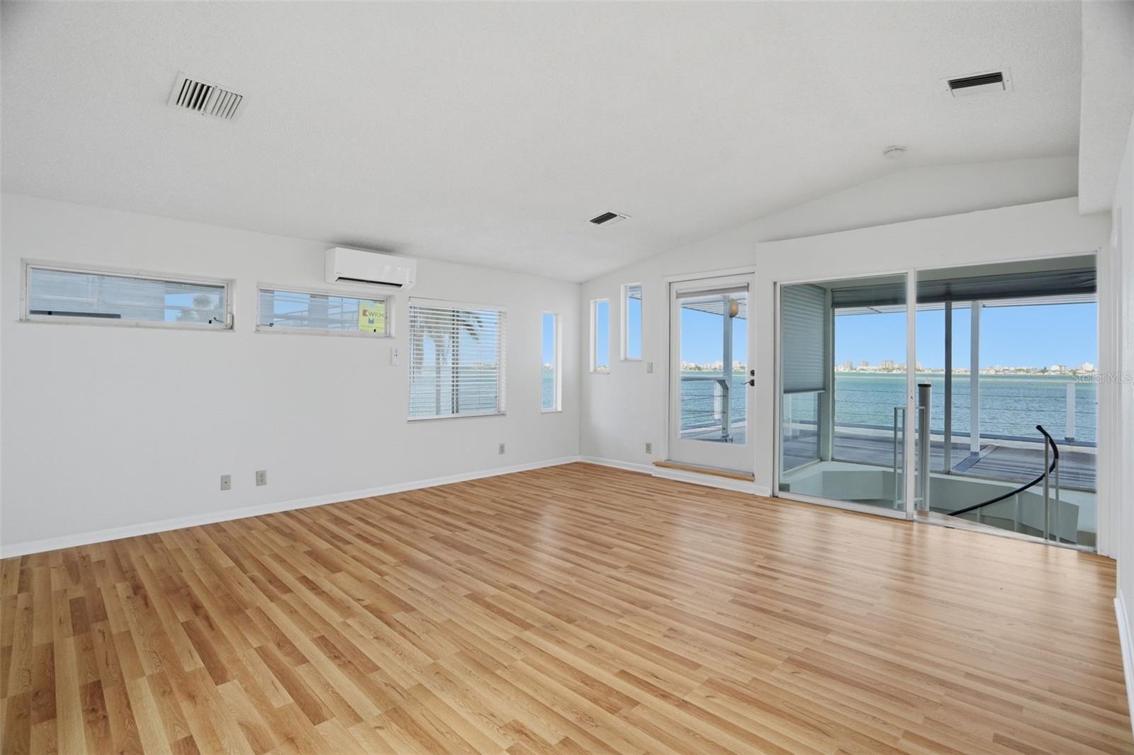 VENETIAN POINT - Residential