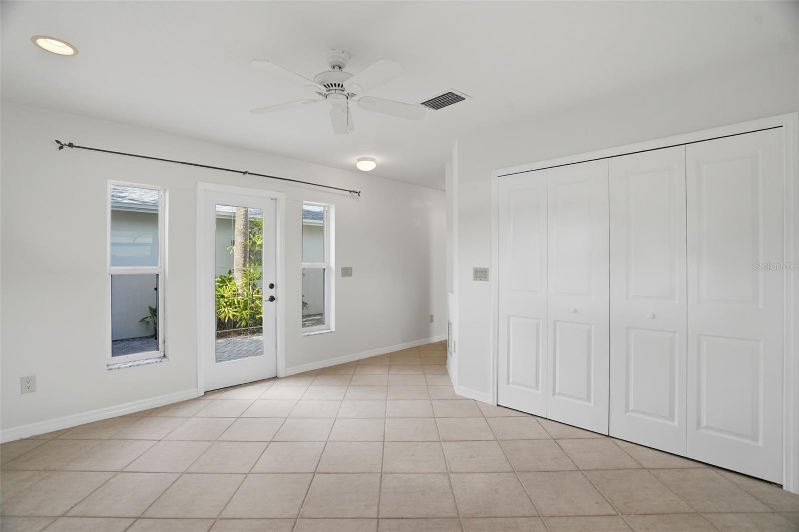 VENETIAN POINT - Residential