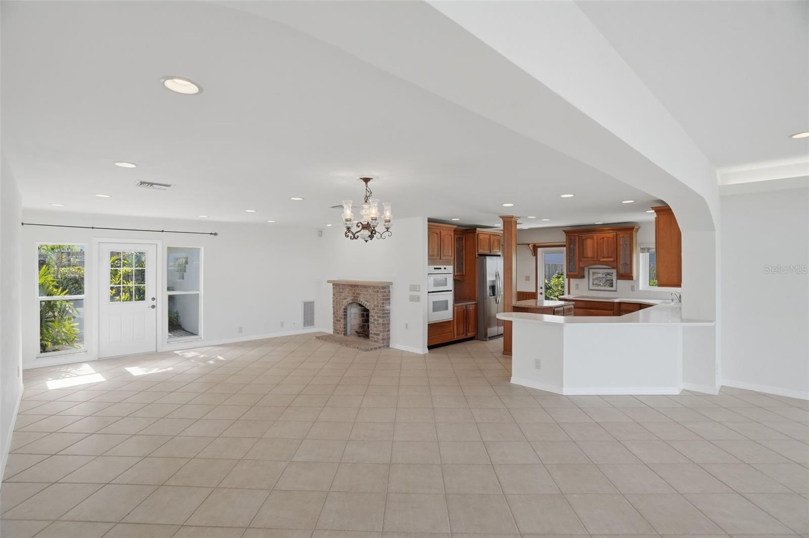 VENETIAN POINT - Residential