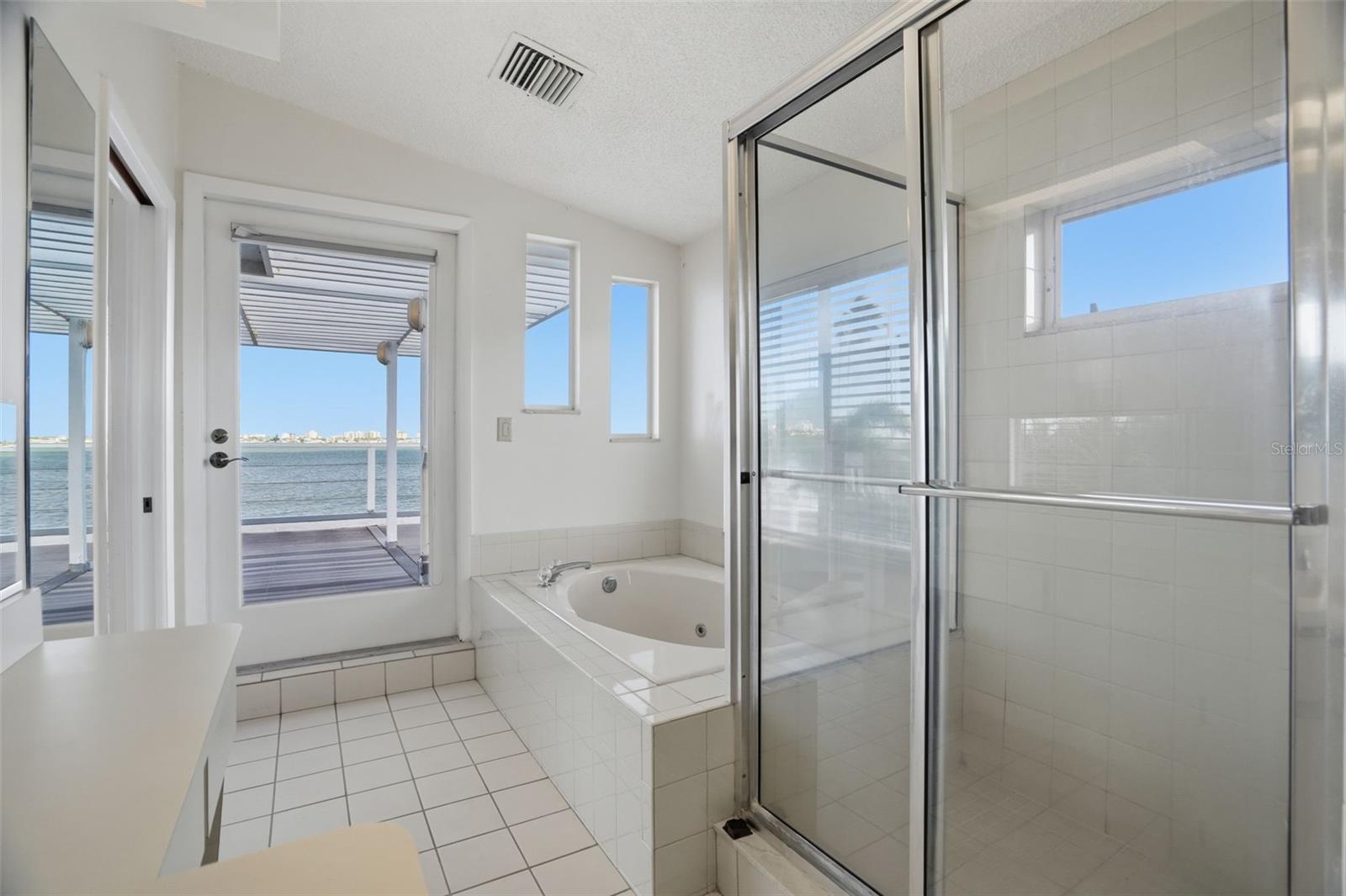 VENETIAN POINT - Residential