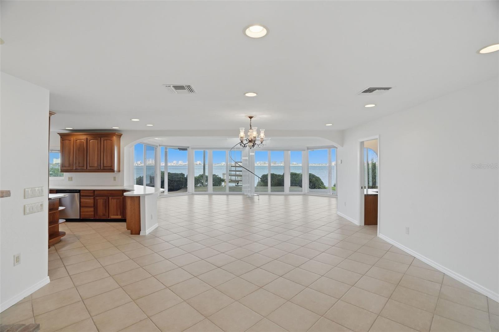 VENETIAN POINT - Residential