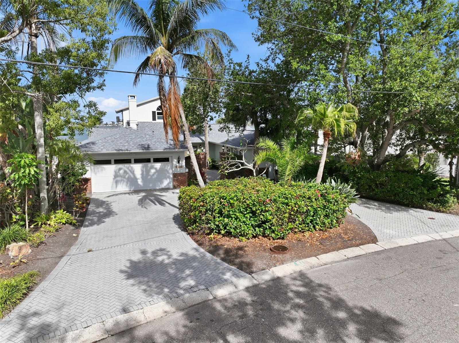 VENETIAN POINT - Residential