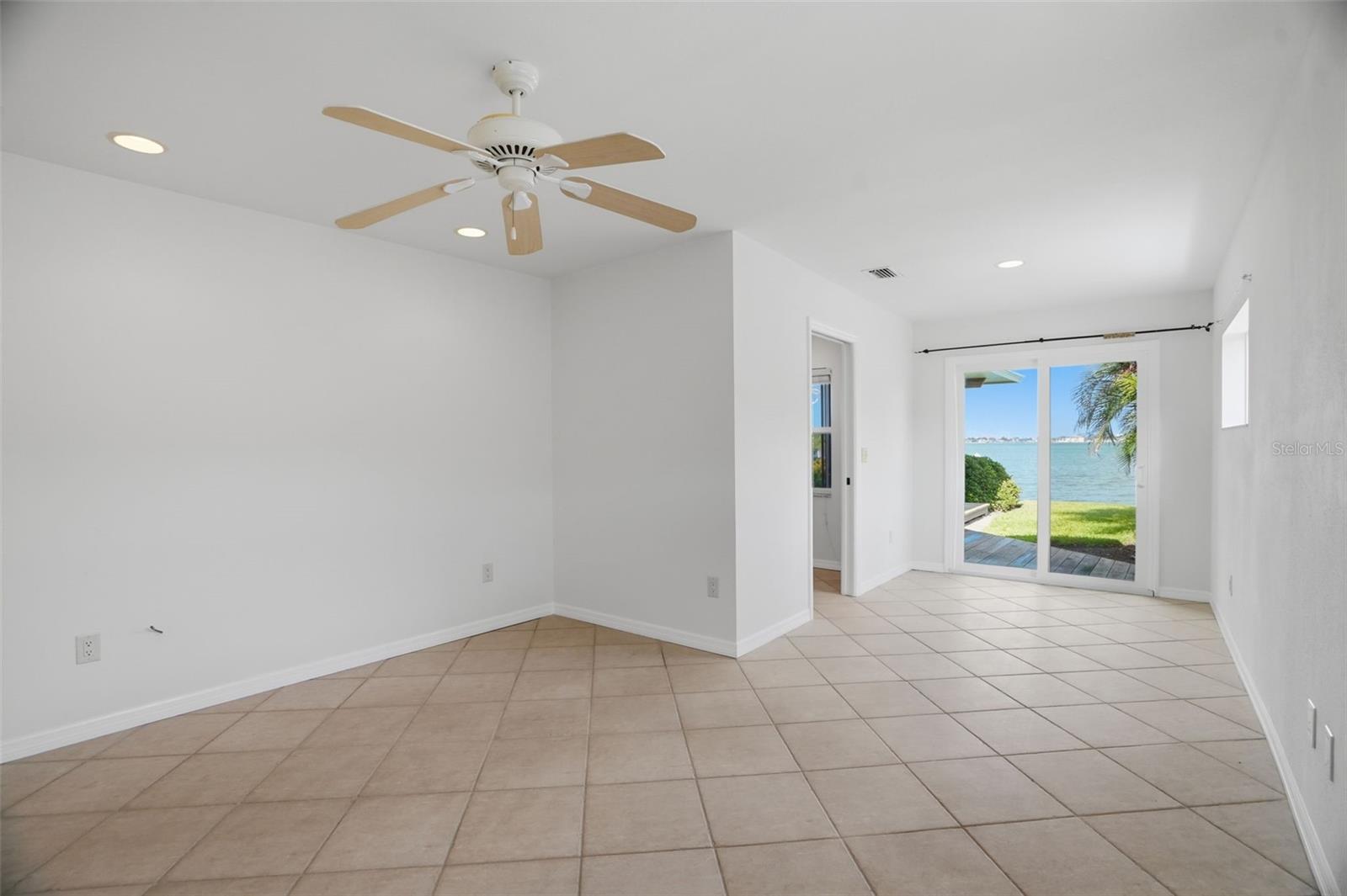 VENETIAN POINT - Residential