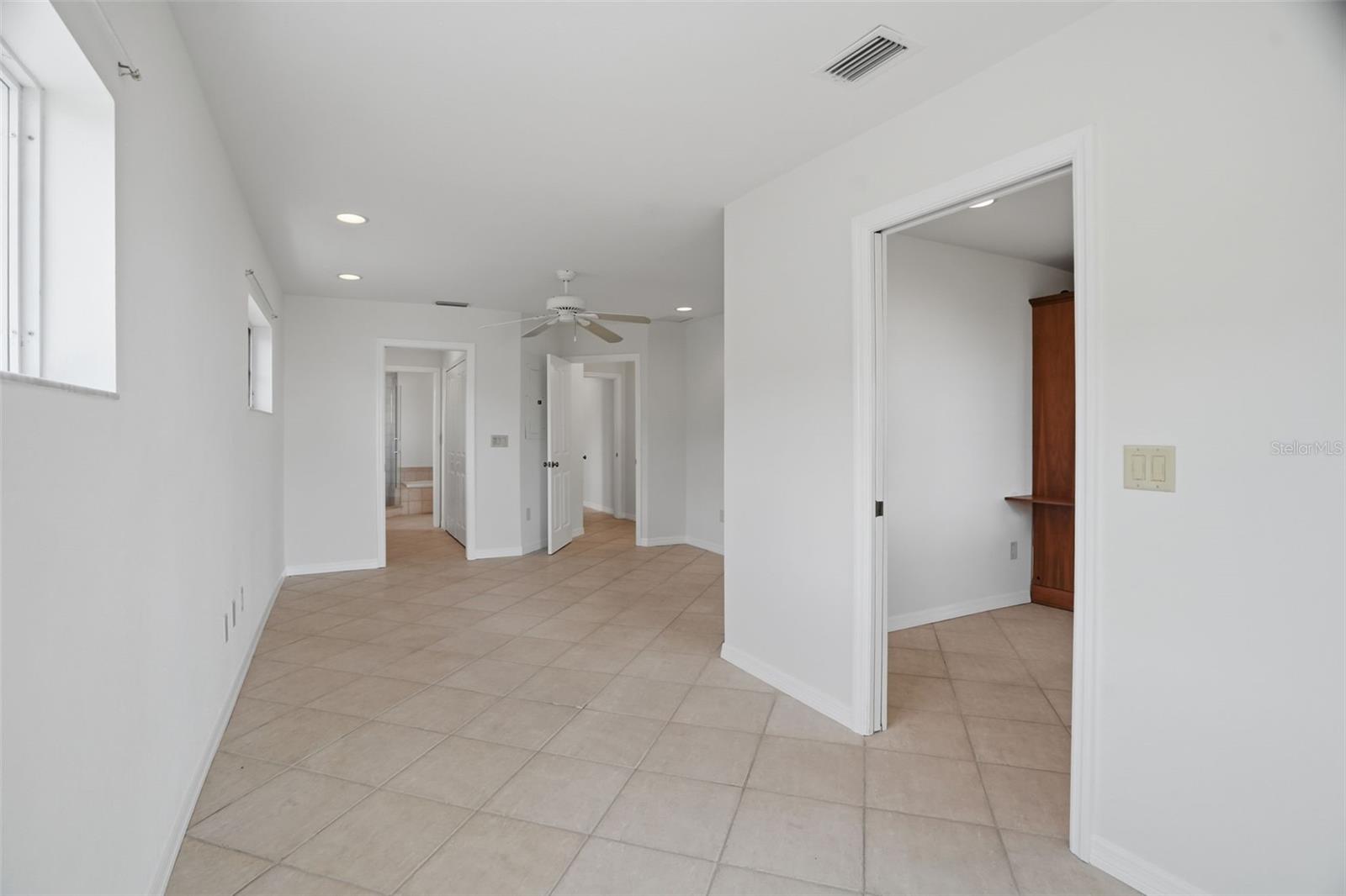 VENETIAN POINT - Residential