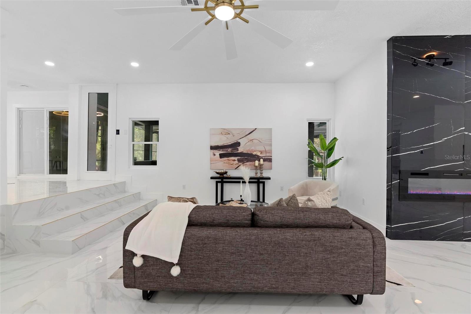 305 SWEETWATER CLUB CIRCLE