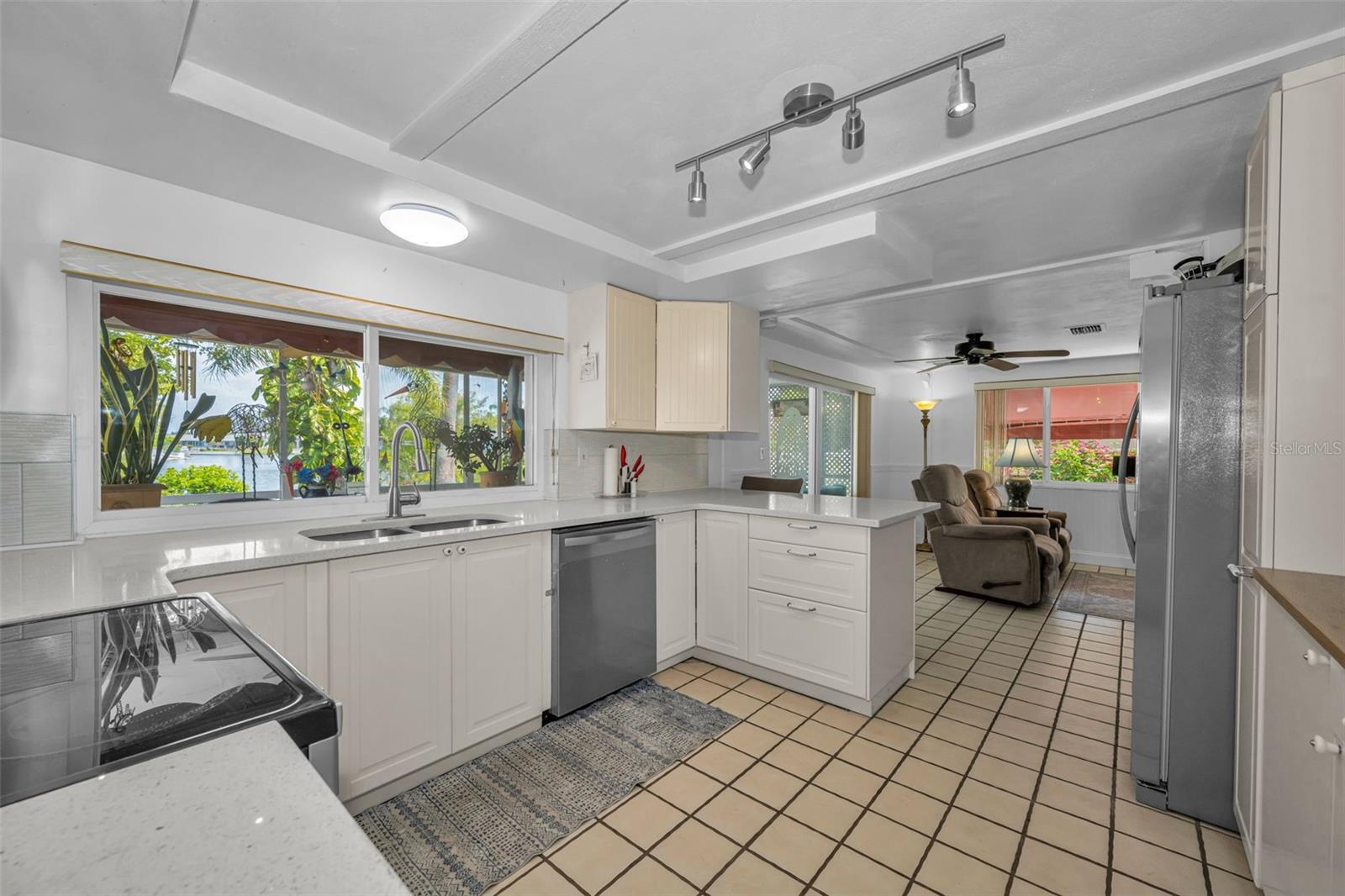 BEACON SQUARE - Residential