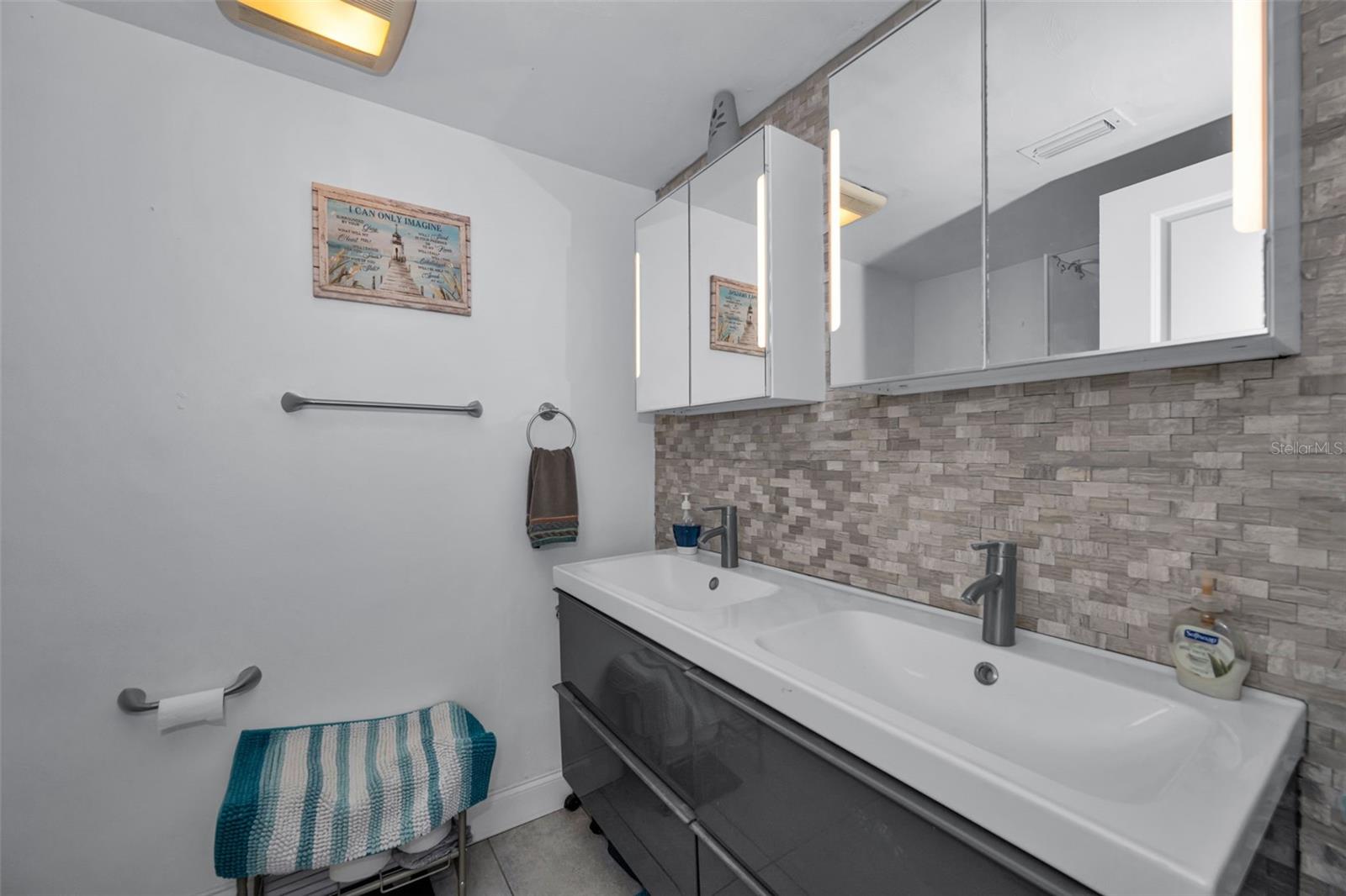 BEACON SQUARE - Residential