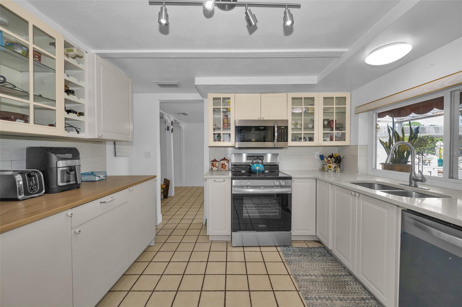 BEACON SQUARE - Residential