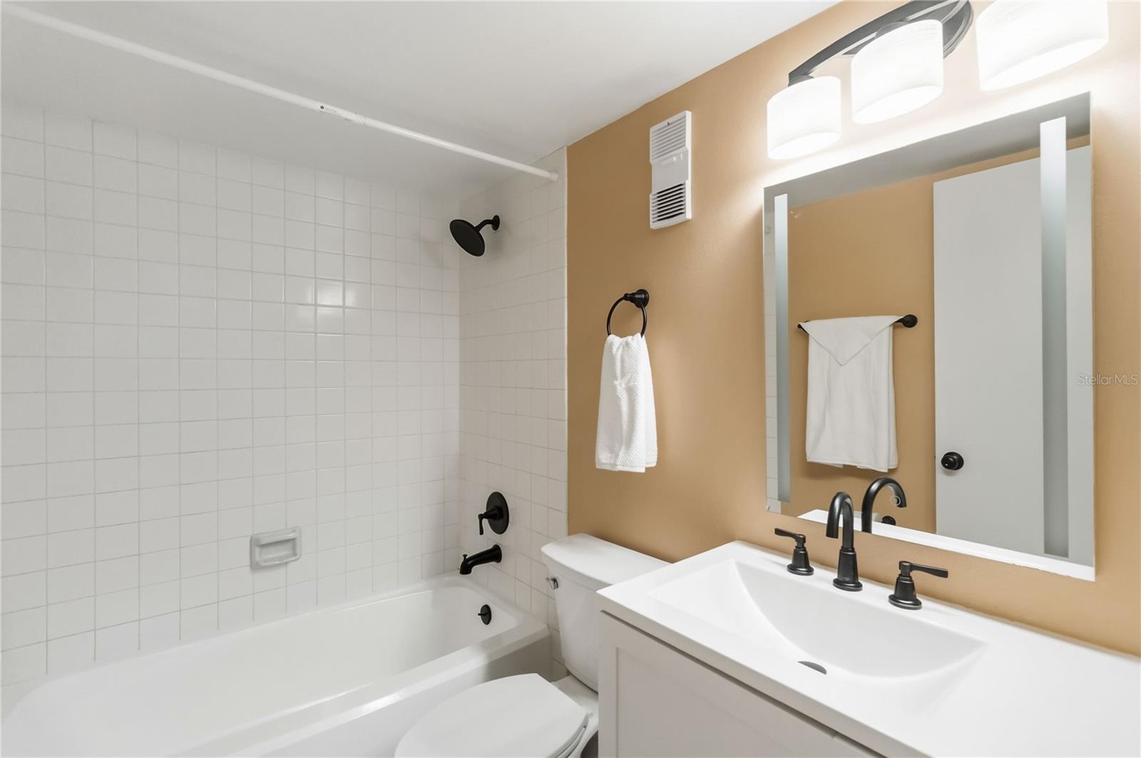 EDGEWATER CONDO APTS - Residential Lease