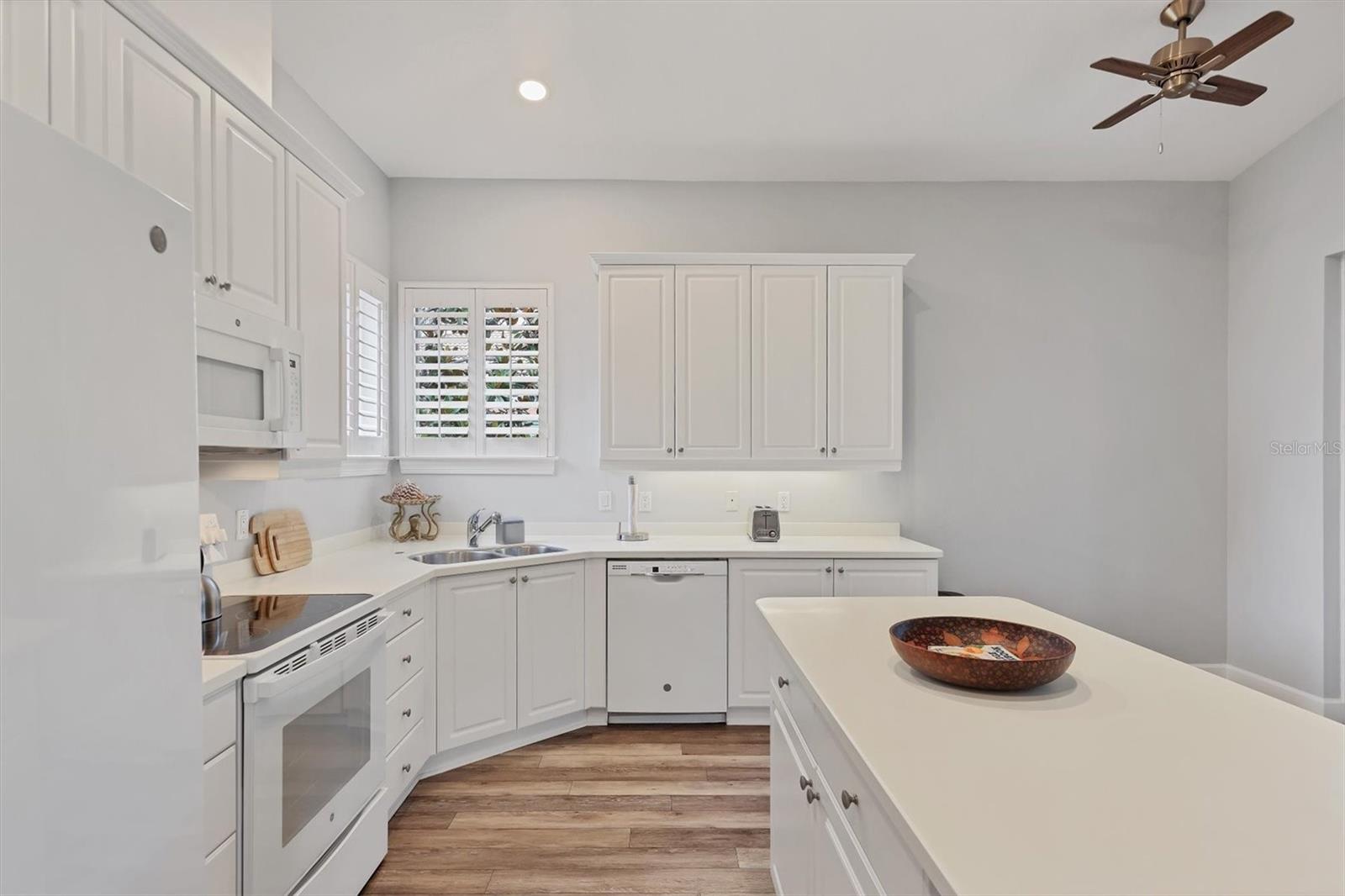 ACADEMY PARK PH II & III - Residential Lease