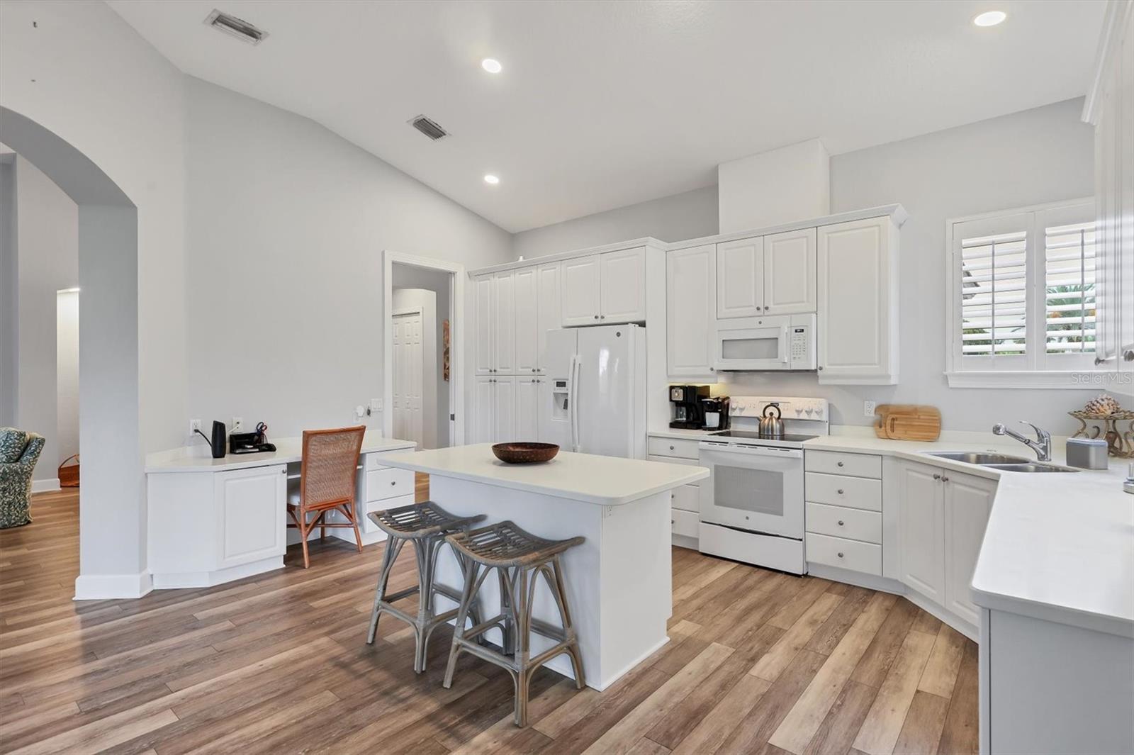 ACADEMY PARK PH II & III - Residential Lease