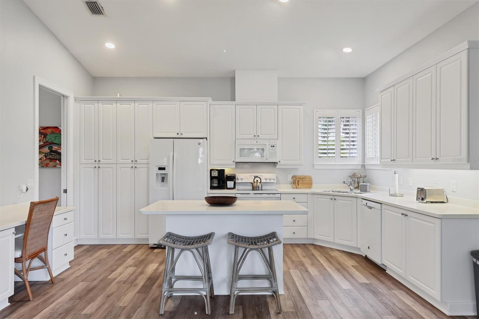 ACADEMY PARK PH II & III - Residential Lease