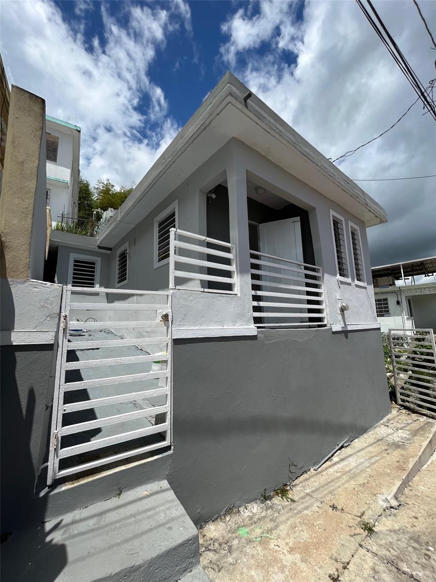 Are you looking for an investment property? This could be the opportunity you've been looking for. Located just 800 meters from the entrance of the University of Puerto Rico in Barrio Polvorin, this property offers a prime location for potential rental income. The property includes 2 units, with a studio on the first floor and a 2-bedroom unit on the second floor with a kitchen and full bathroom. The property is being sold "AS IS" as it requires some improvements. Purchase includes furnishings such as beds, oven/stove, refrigerator, microwave, dining table, TV, and futon. Do not miss this investment opportunity. SALE PRICE $55,000, CASH OFFERS ONLY