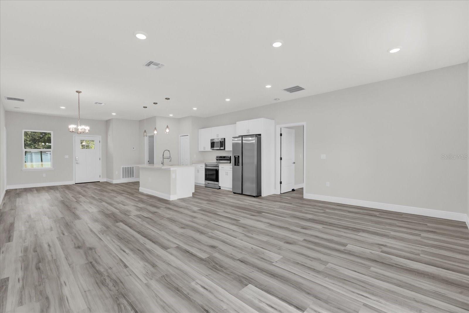 MARION OAKS UN 05 - Residential Lease