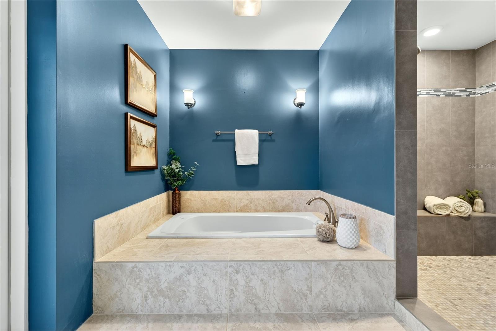 FEATHER SOUND CUSTOM HOME SITE UNIT III - Residential