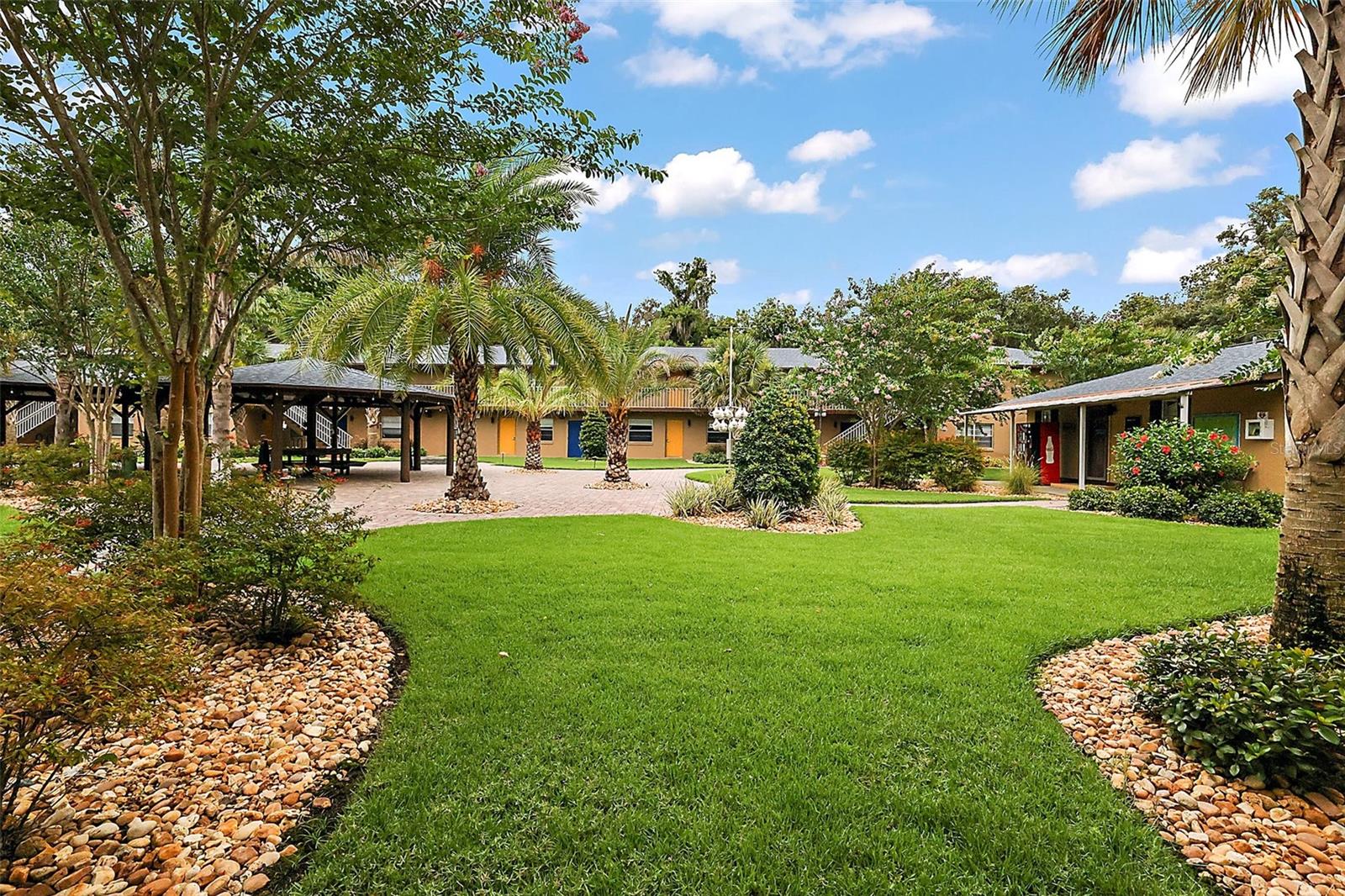 600 W OAK TERRACE DRIVE