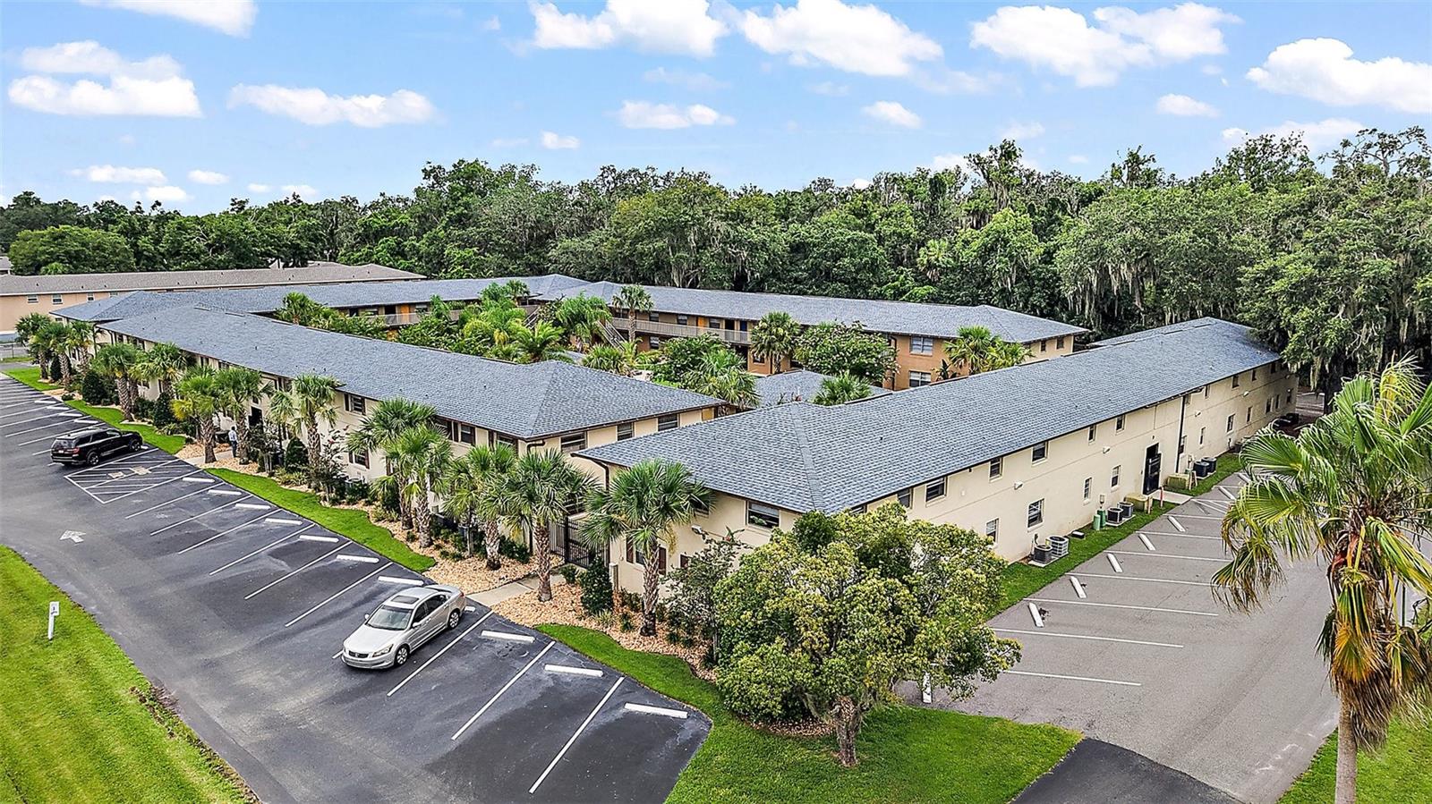 600 W OAK TERRACE DRIVE